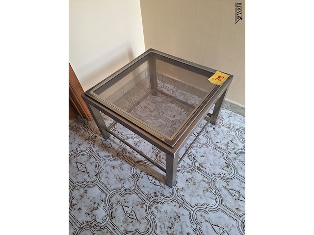 Lot 39 - bijzettafel - afbeelding 1 van  3