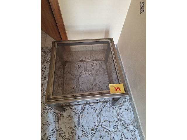 Lot 39 - bijzettafel - afbeelding 2 van  3