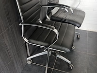 Lot 39 - bureaustoel. 2 stuks - afbeelding 2 van  3