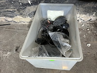 Lot 39 - diverse kabels en laders - afbeelding 2 van  2