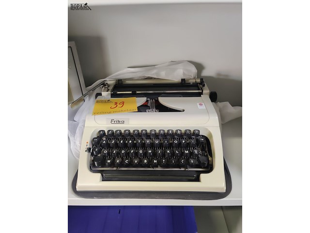 Lot 39 - erika manuele typmachine en brievenbus - afbeelding 2 van  4