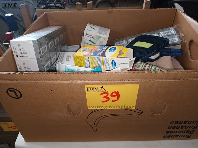 Lot 39 - gluco meter en toebehoren - afbeelding 2 van  5