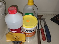 Lot 39 - handgereedschap en producten - afbeelding 1 van  3