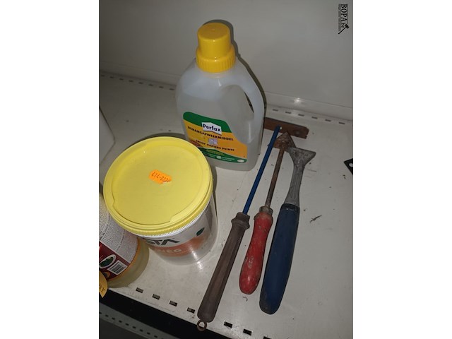 Lot 39 - handgereedschap en producten - afbeelding 2 van  3