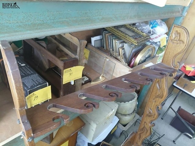 Lot 39 - hangkast voor jachtgeweren - afbeelding 4 van  4