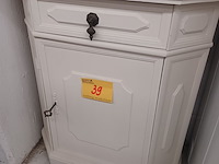 Lot 39 - houten kastje - afbeelding 1 van  4