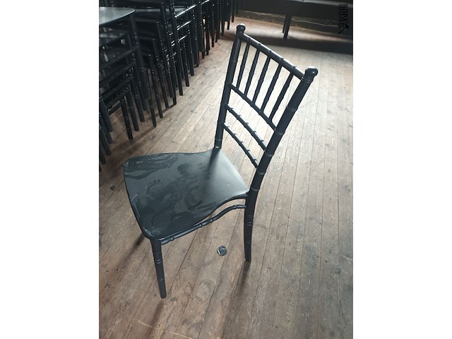 Lot 39 - houten stoel. 12 stuks - afbeelding 2 van  3