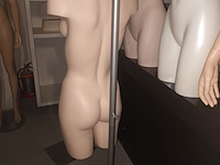 Lot 39 - huidskleur torso vrouw met statief - afbeelding 3 van  4