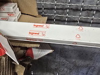 Lot 39 - kabelgoten legrand wit, ong. 25 stuks - afbeelding 2 van  2