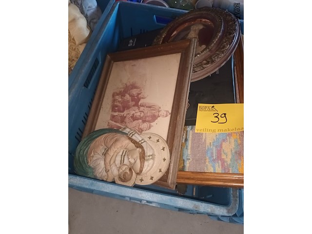 Lot 39 - kaders en wanddecoratie - afbeelding 1 van  3
