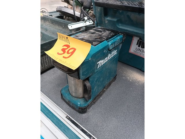 Lot 39 - koffiezetapparaat makita - afbeelding 1 van  4