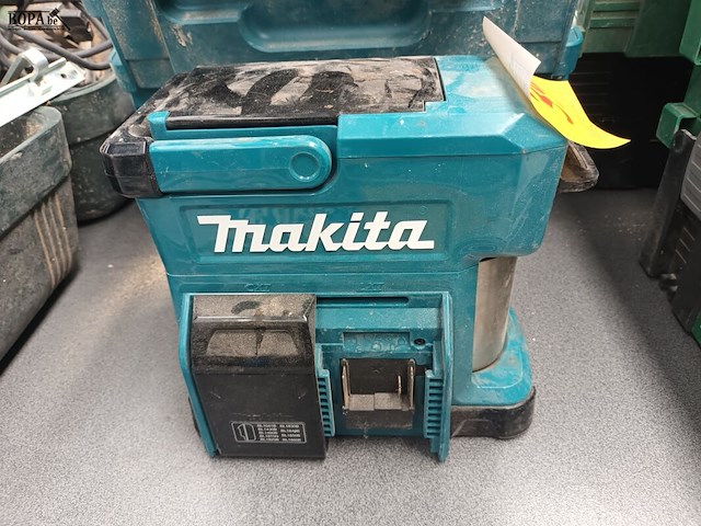 Lot 39 - koffiezetapparaat makita - afbeelding 2 van  4