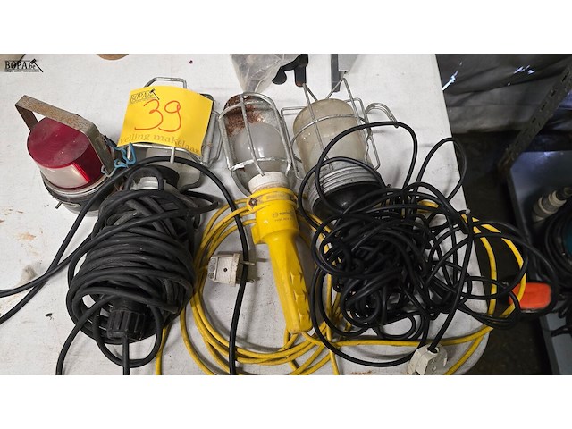 Lot 39 - looplampen 4 stuks - afbeelding 1 van  3