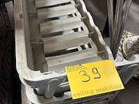 Lot 39 - lot stapelbare kunststoffen flessenhouders - 5 stuks
