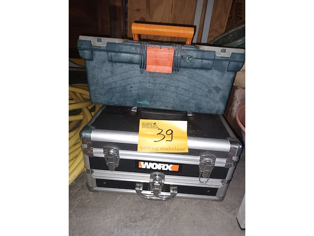 Lot 39 - materiaalkoffers. 2 stuks - afbeelding 2 van  5