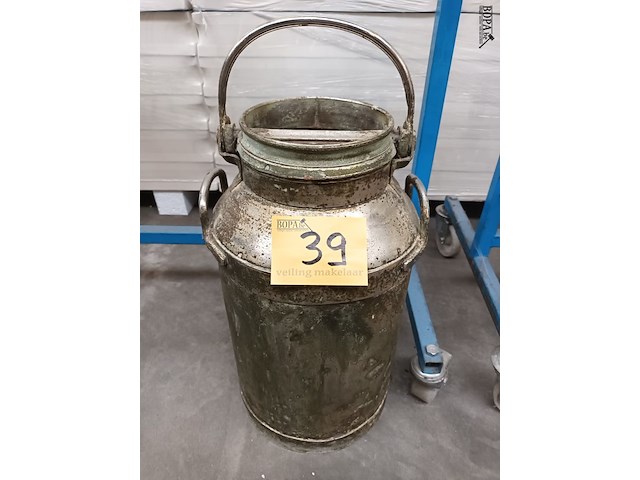 Lot 39 - melkkit - afbeelding 1 van  3