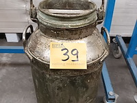 Lot 39 - melkkit - afbeelding 1 van  3