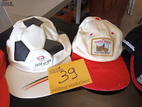 Lot 39 - petten. 6 stuks - afbeelding 3 van  4
