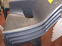 Lot 39 - pvc tuinstoel donkergrijs. 4 stuks - afbeelding 3 van  3