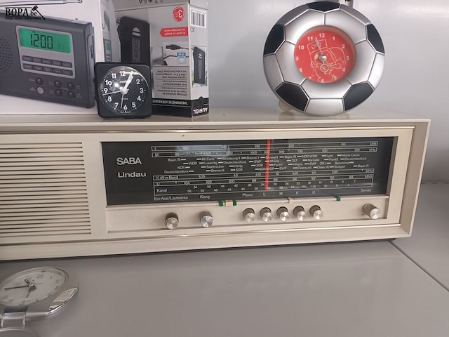 Lot 39 - radio’s en wekkers. 10 stuks - afbeelding 4 van  5