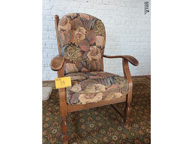 Lot 39 - retro houten armstoel - afbeelding 1 van  3