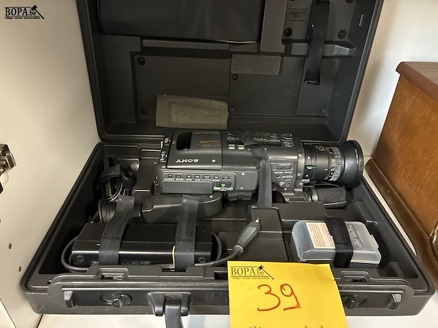 Lot 39 - sony video camera recorder - afbeelding 1 van  2