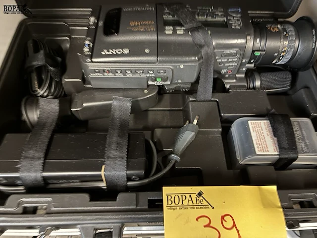 Lot 39 - sony video camera recorder - afbeelding 2 van  2