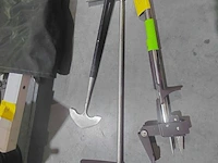 Lot 39 - tuinmateriaal onkruidverwijderaar, graskantsteker en spitvor - afbeelding 2 van  3