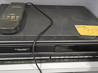Lot 39 - video cassette speler jvc met afstandsbediening - afbeelding 1 van  4