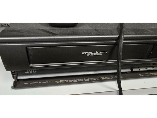 Lot 39 - video cassette speler jvc met afstandsbediening - afbeelding 2 van  4