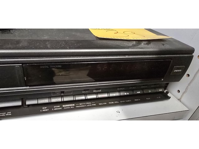 Lot 39 - video cassette speler jvc met afstandsbediening - afbeelding 3 van  4