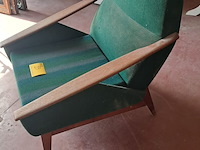 Lot 39 - vintage groene stoffen fauteuil '60 met schuine armleuningen - afbeelding 3 van  3