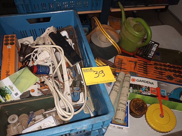 Lot 39 - werkmateriaal - afbeelding 1 van  8