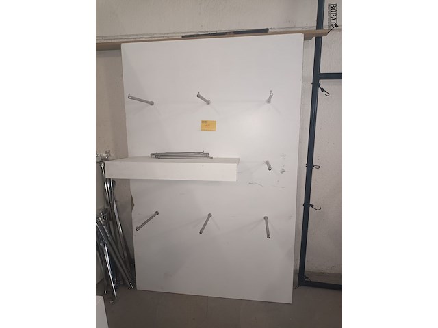 Lot 39 - winkel displaywand. 2 stuks - afbeelding 1 van  4