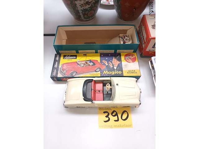 Lot 390 - blikken schuco alfa romeo - afbeelding 1 van  5