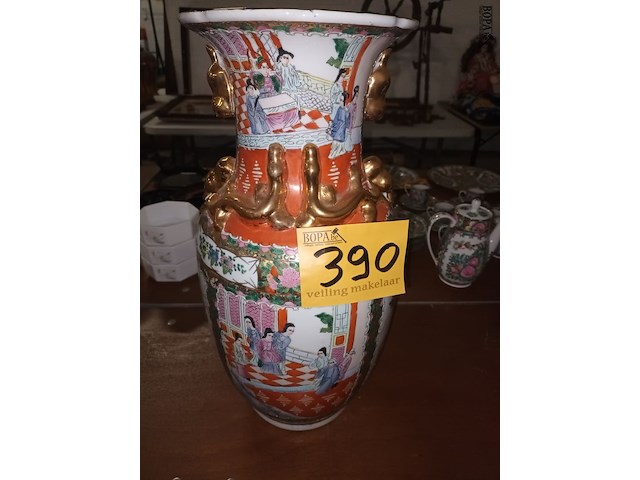 Lot 390 - chinese vaas - afbeelding 1 van  3