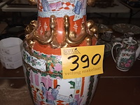 Lot 390 - chinese vaas - afbeelding 1 van  3