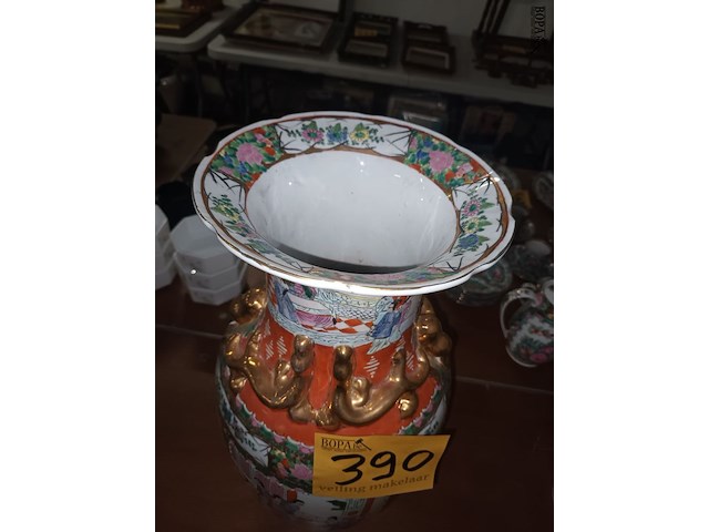 Lot 390 - chinese vaas - afbeelding 2 van  3