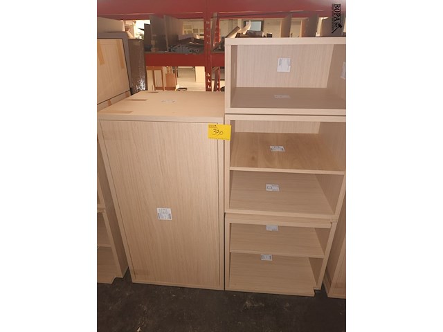 Lot 390 - modulaire kasten - afbeelding 1 van  3