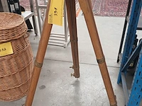 Lot 391 - antiek driepoot statief