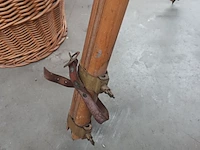 Lot 391 - antiek driepoot statief - afbeelding 3 van  4