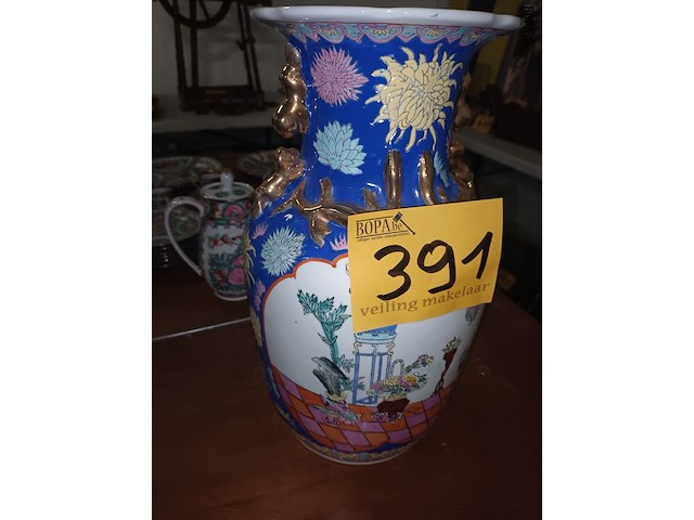 Lot 391 - chinese vaas - afbeelding 1 van  3