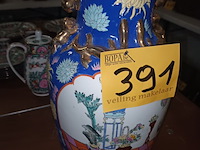 Lot 391 - chinese vaas - afbeelding 1 van  3