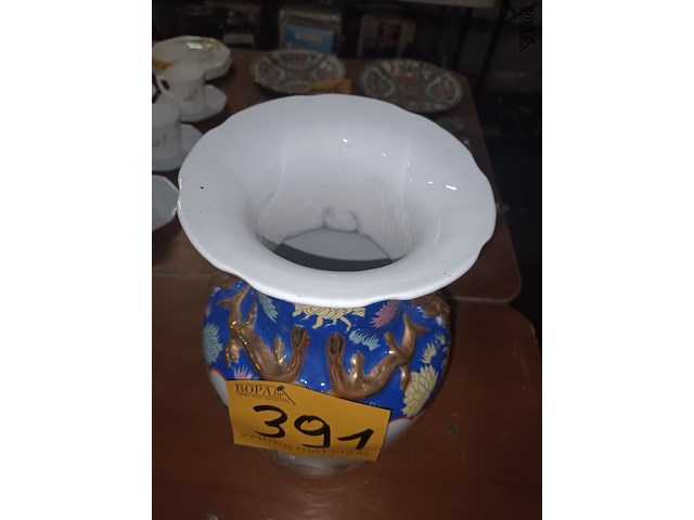 Lot 391 - chinese vaas - afbeelding 2 van  3