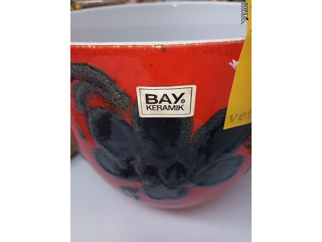 Lot 391 - retro bloempot bay keramik - afbeelding 4 van  4