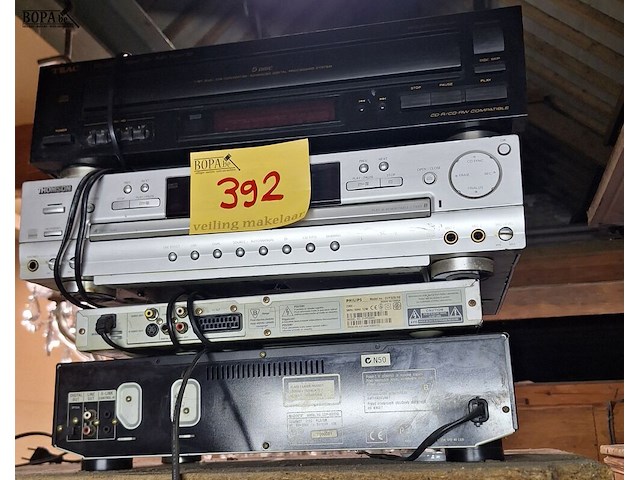 Lot 392 - cd spelers. 4 stuks - afbeelding 1 van  1