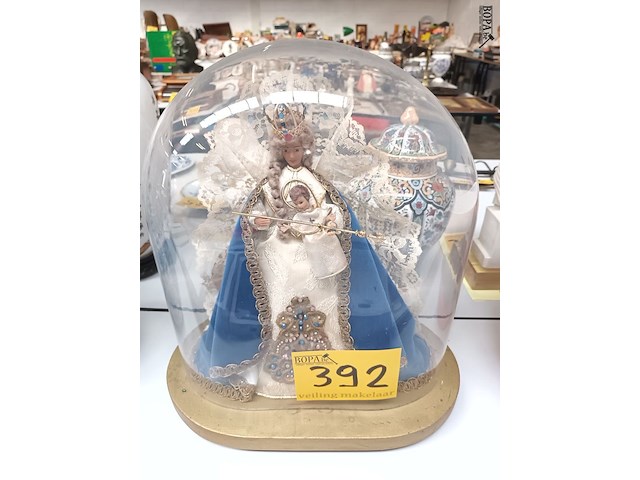 Lot 392 - globe met maria - afbeelding 1 van  3