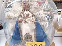 Lot 392 - globe met maria - afbeelding 1 van  3