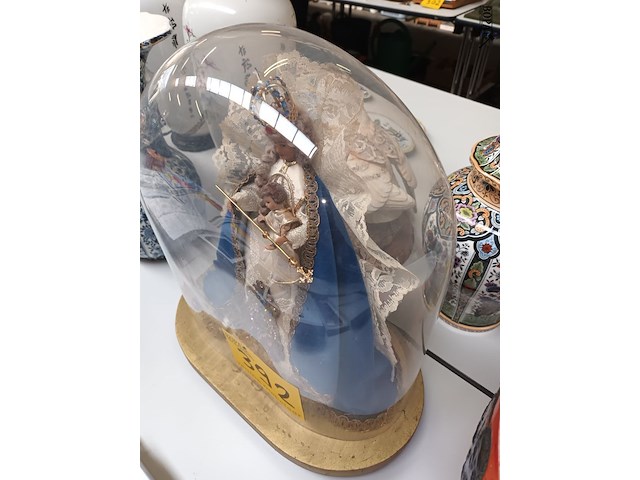 Lot 392 - globe met maria - afbeelding 2 van  3