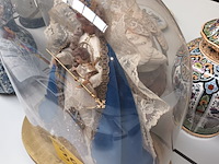 Lot 392 - globe met maria - afbeelding 2 van  3